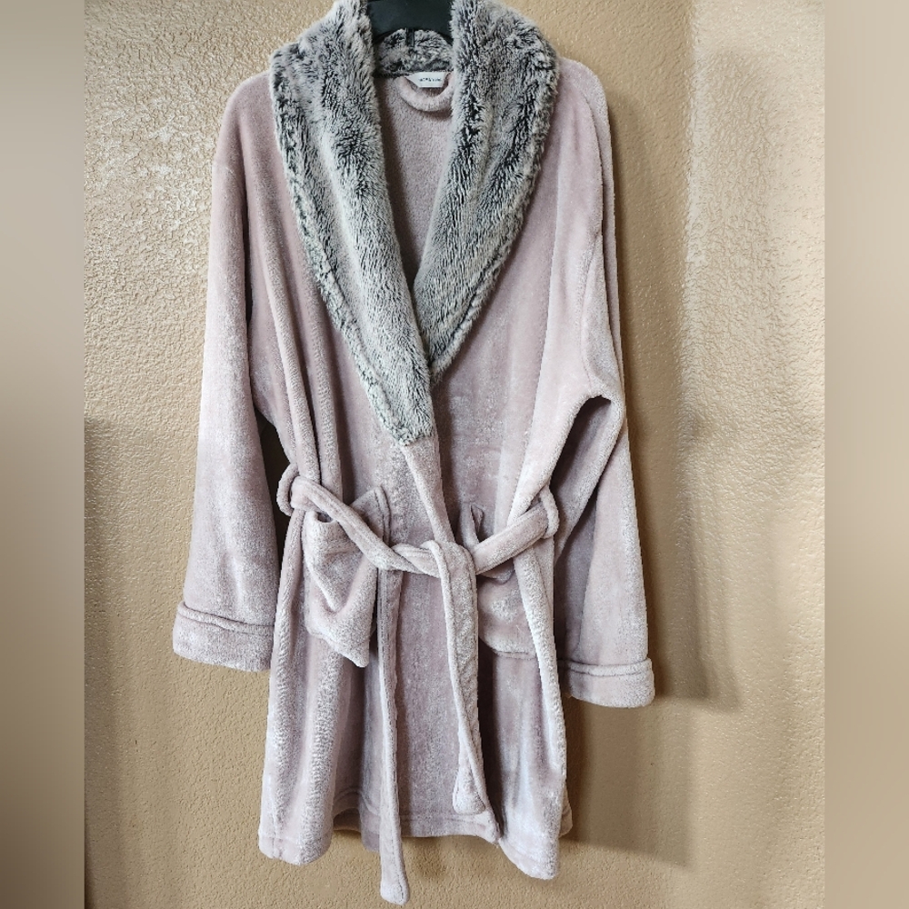 Cervantes Pink Plush Bath Robe Size S/M